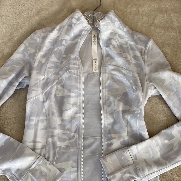 NWOT LULULEMON DEFINE. (Price firm) - Picture 5 of 7